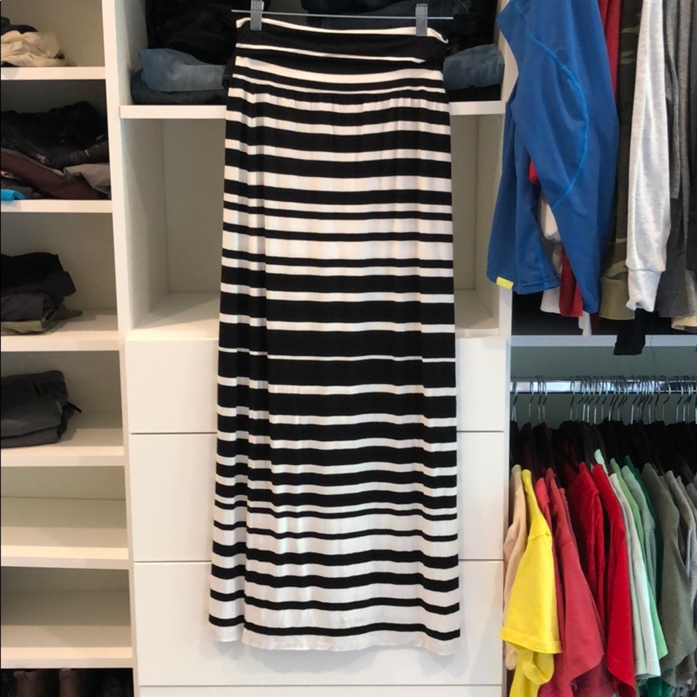 Athletes black white foldover maxi skirt xxs